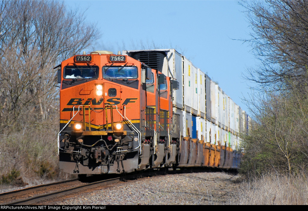 BNSF 7562